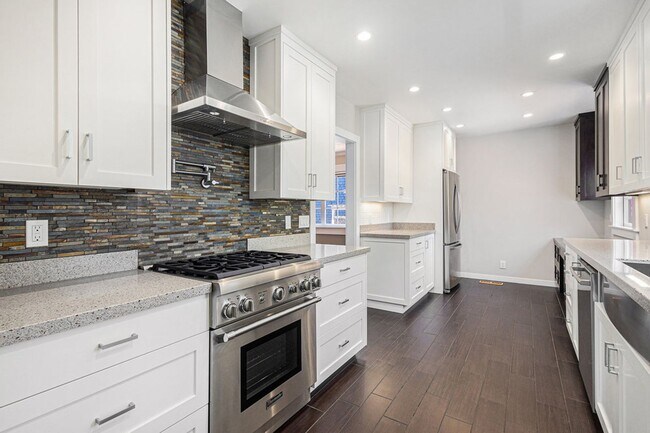 Building Photo - 3229 Central Ave