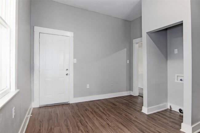 Building Photo - 3220 Melbourne St