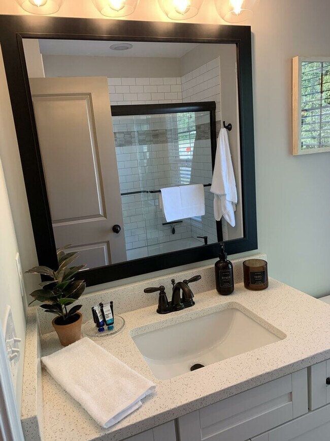 Building Photo - 4230 Old Cherokee St