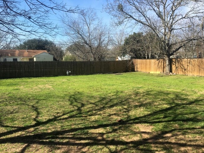 Building Photo - 4304 Culpepper Dr