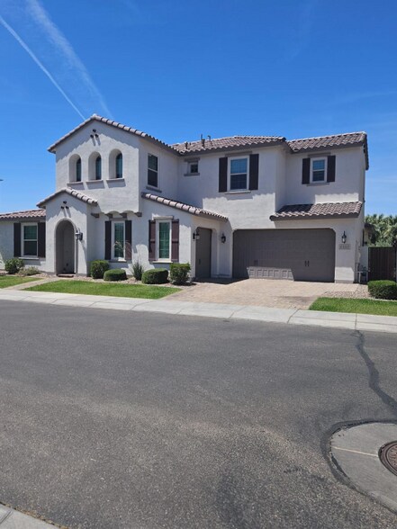 Building Photo - 4362 S Gardenia Dr