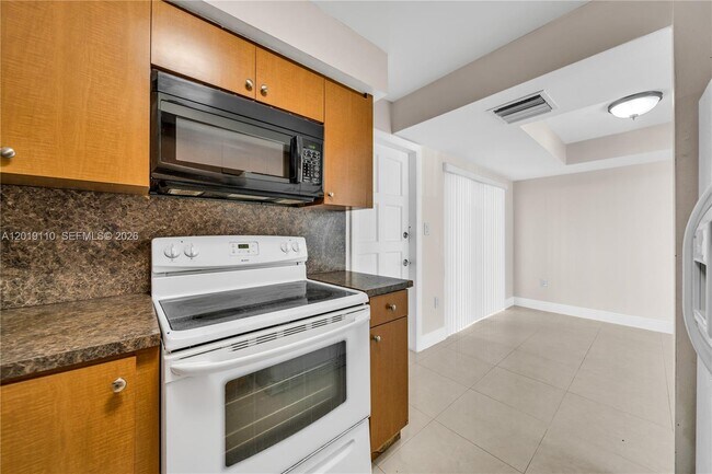 Building Photo - 671 W 80th St