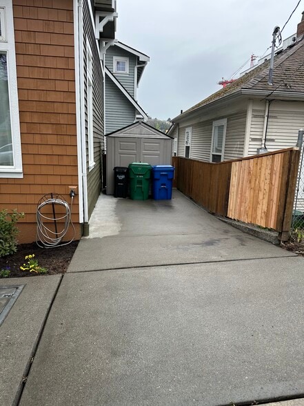 Driveway - 1911 24th Ave S