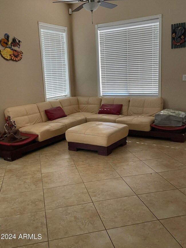 Building Photo - 1433 W Longhorn Dr