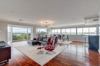 Building Photo - 655 Riverside Dr