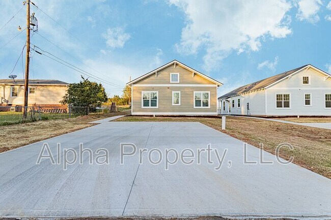 Building Photo - 12 Magnolia Dr