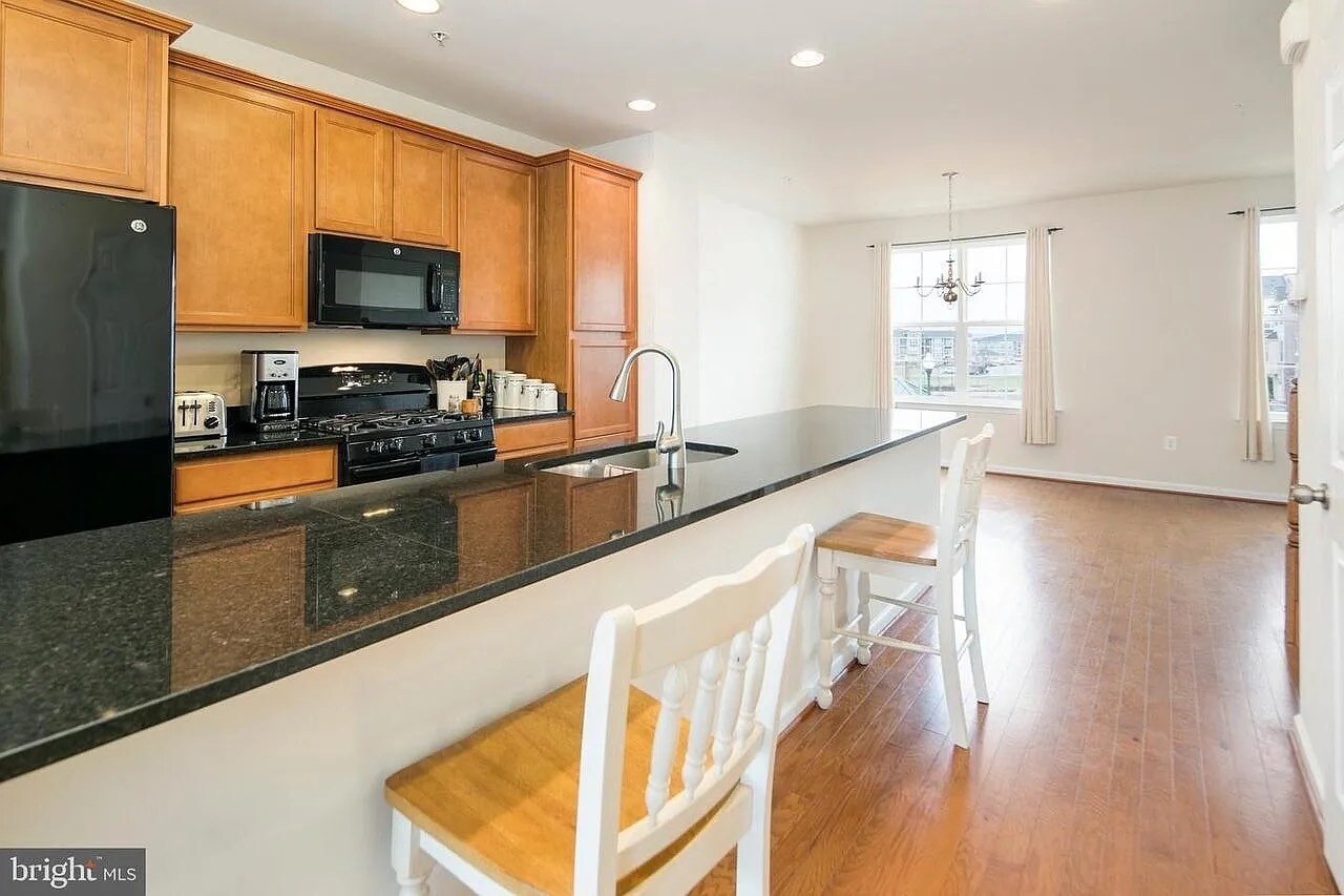 Building Photo - 5907 Leben Dr