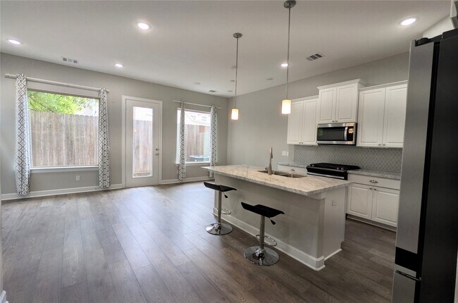 Building Photo - 5116 Pine Reach Dr