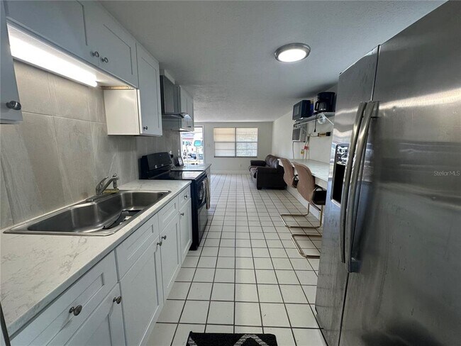 Building Photo - 918 E 121st Ave