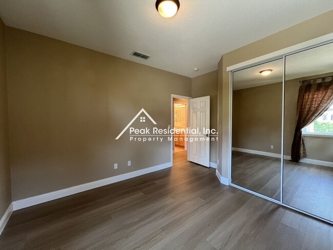 Building Photo - Beautiful 3bd/2.5ba Elk Grove Home