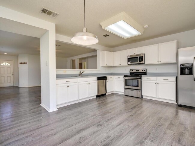Building Photo - 251 Beech Dr