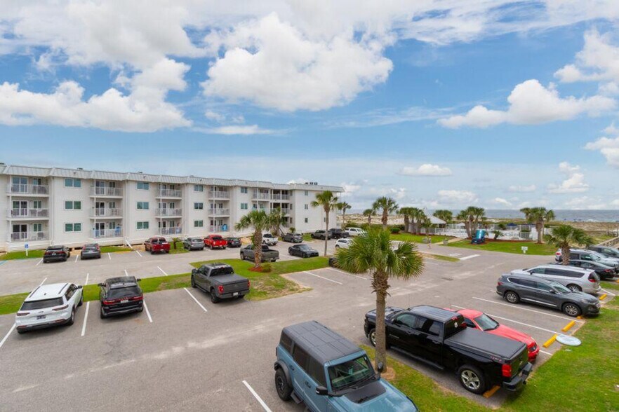 Building Photo - 400 Plantation Rd
