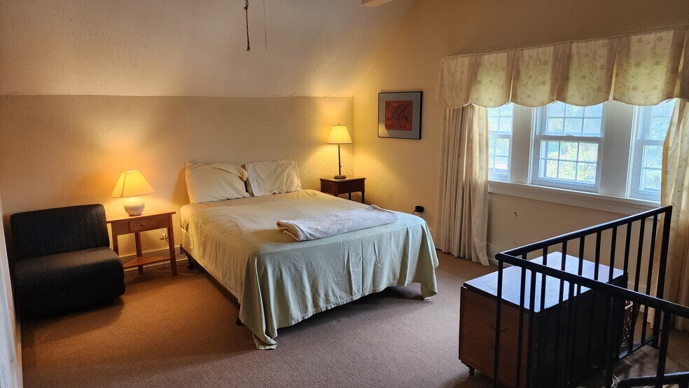 Bedroom - 840 East Ave