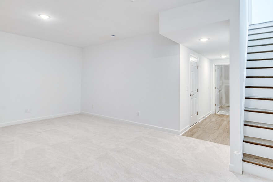 Building Photo - 223 Addison Ct