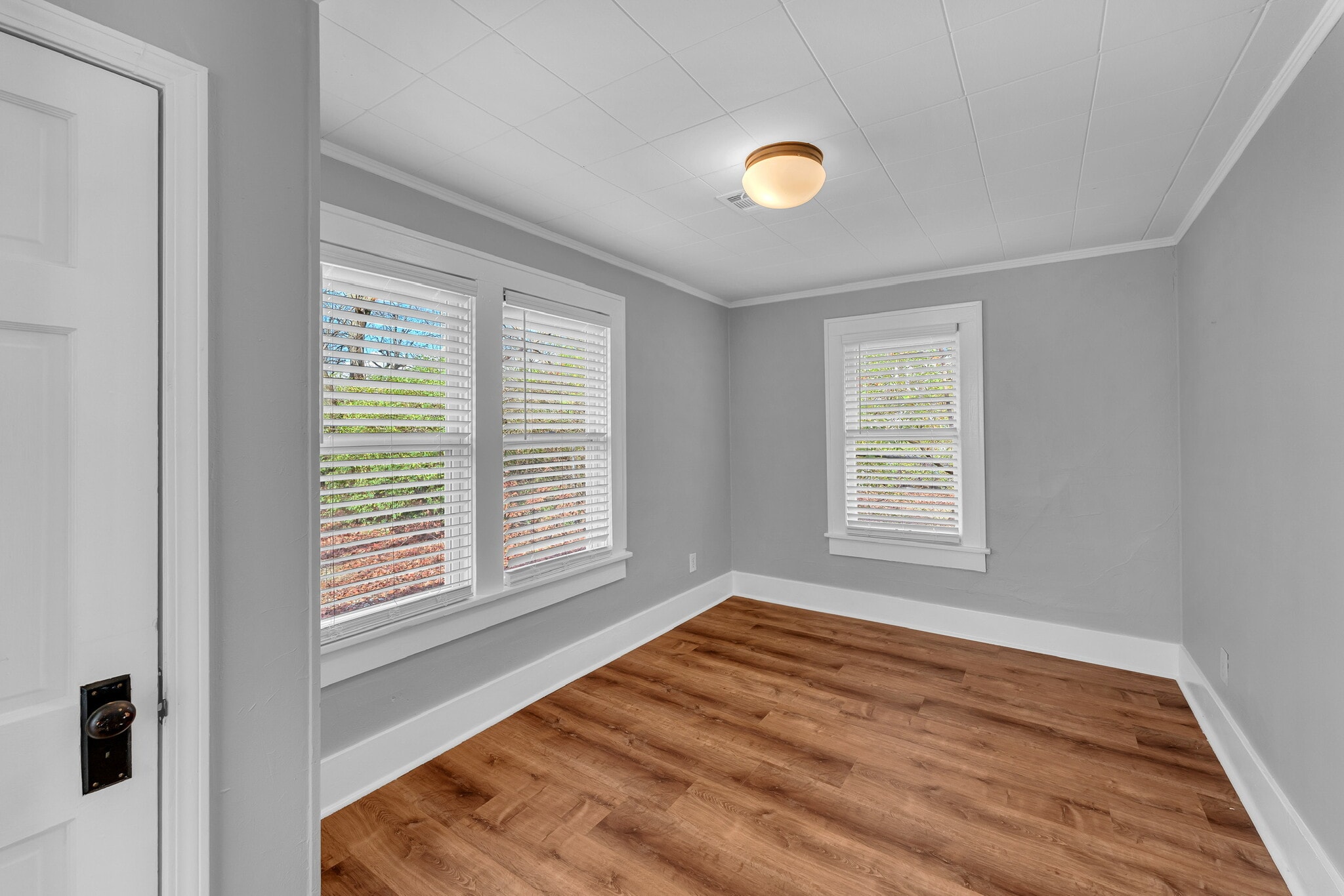 Building Photo - 811 N Lindell Ave