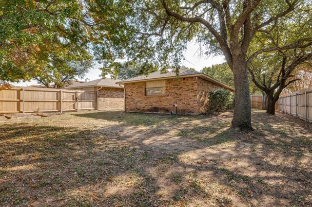 Building Photo - 801 Wood Glen