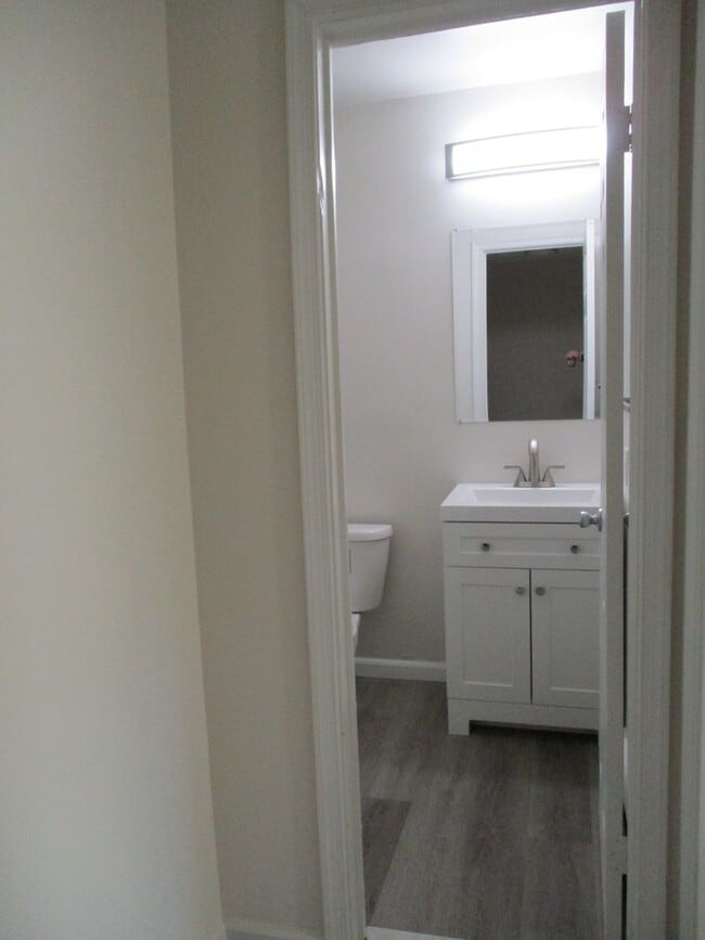 Building Photo - 3BR Townhome - Northampton School District