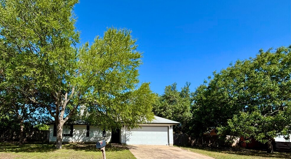 Building Photo - 7810 Copperas Dr