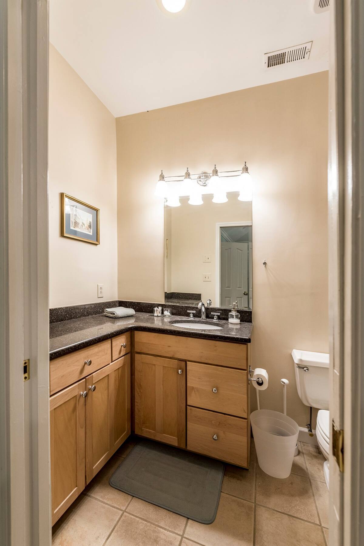 Building Photo - 810 Mill Creek Ln