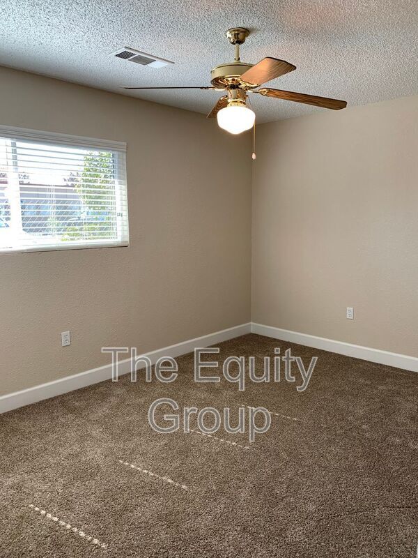 Building Photo - 1039 Chinowth St