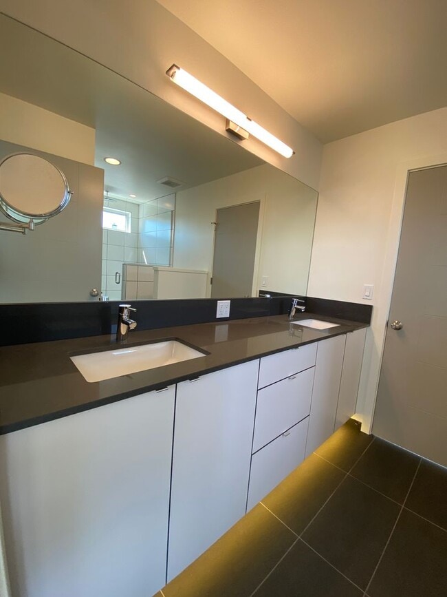 Building Photo - 3Bd/2.5Ba Seattle House