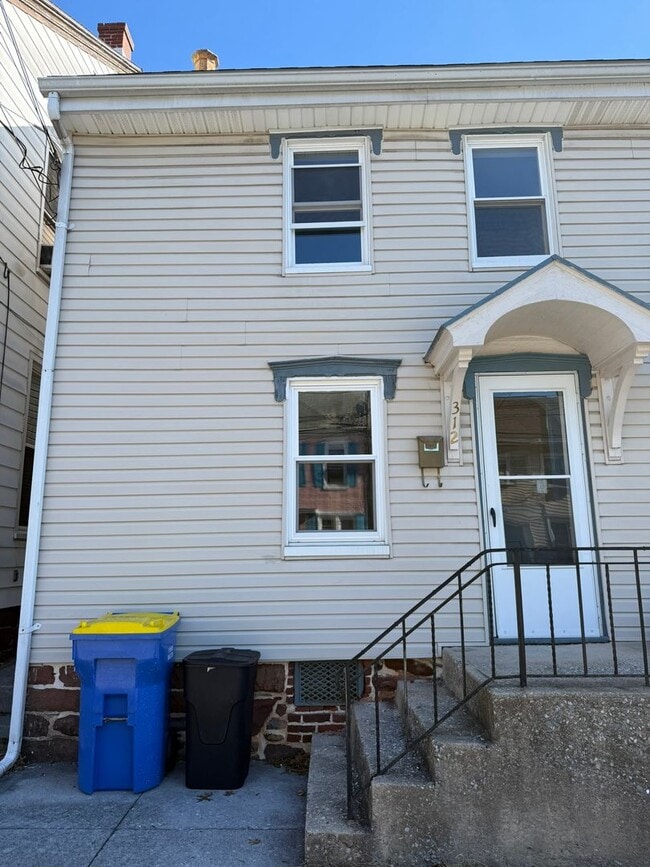 Primary Photo - 312 N Pine St