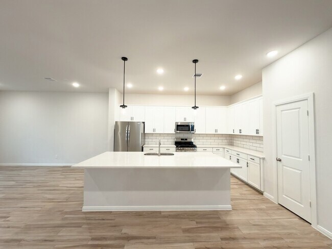 Building Photo - 42504 Rustico Rd