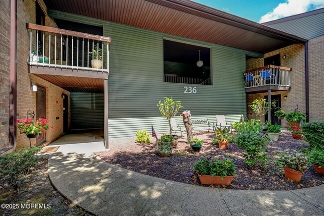 Building Photo - 236 Medford Ct