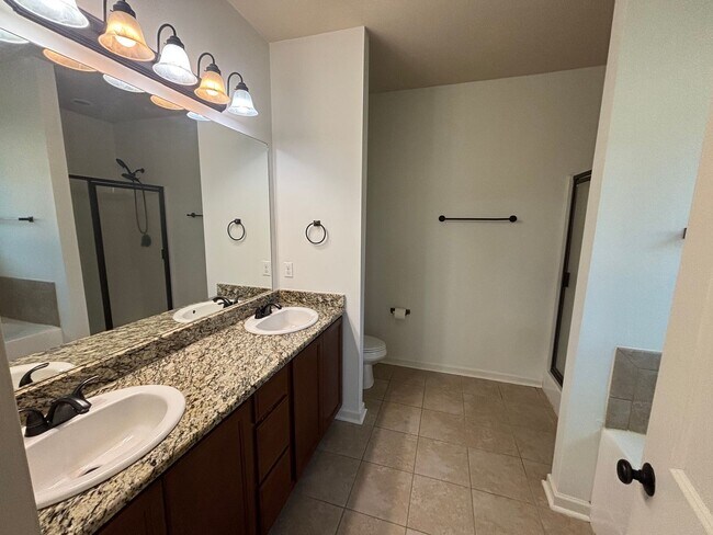 Building Photo - 510 Greenwich Dr