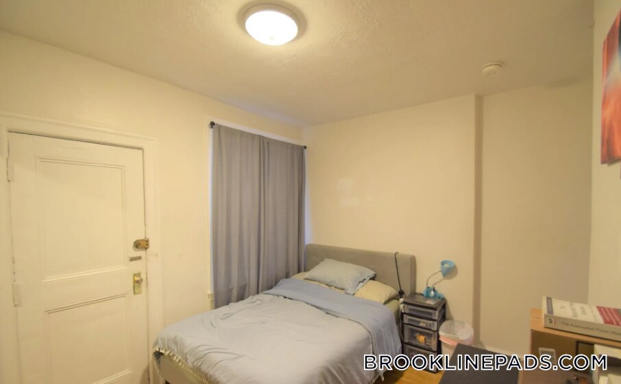 Building Photo - 73 Thatcher St