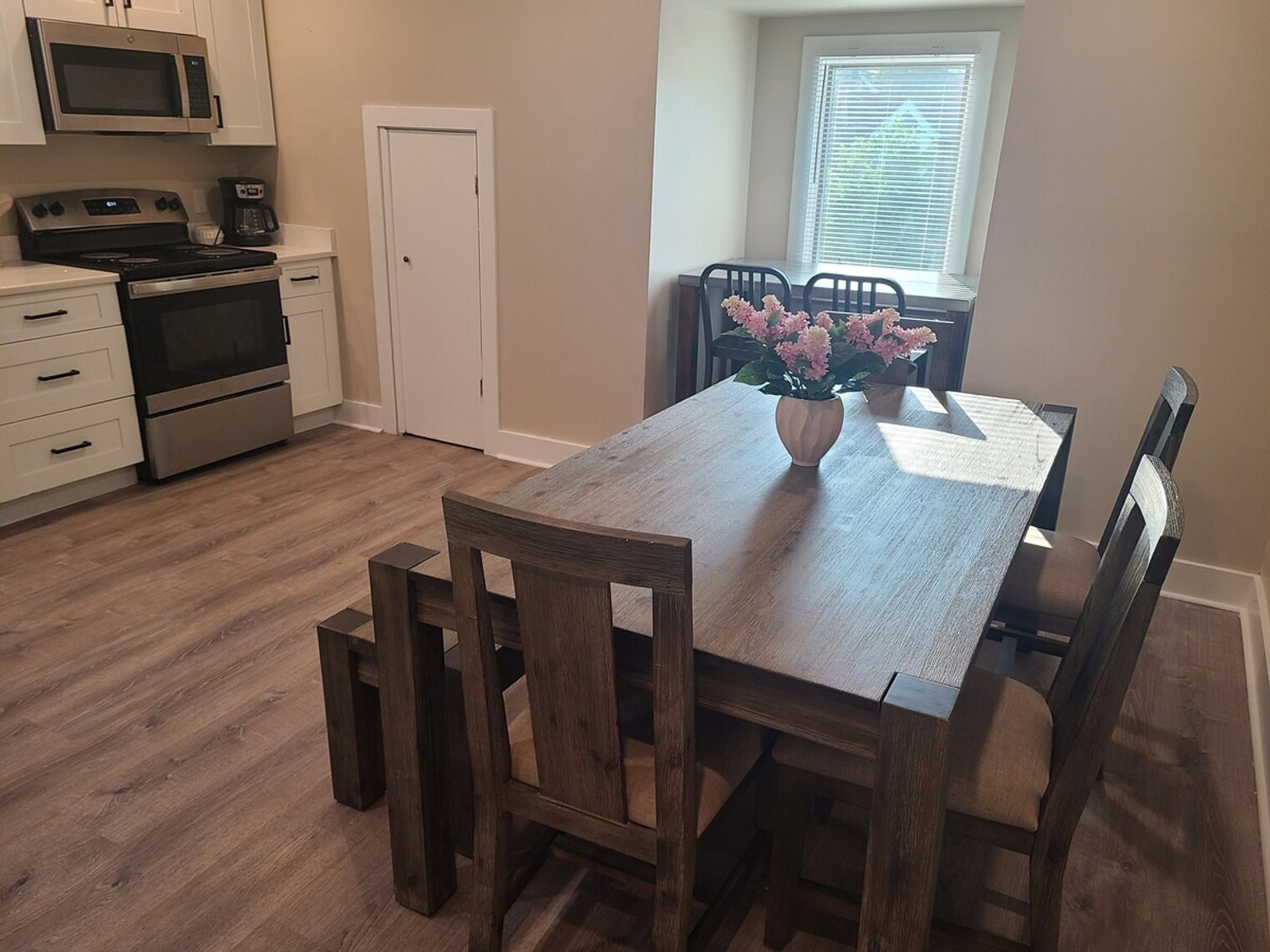 Building Photo - 20 Hawkes St