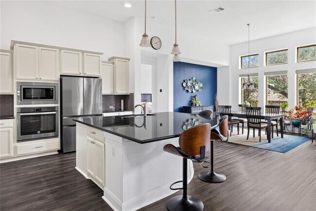 Building Photo - 15513 La Catania Way
