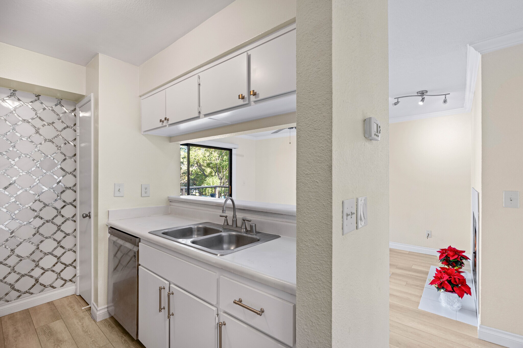 Building Photo - 10655 Lemon Ave