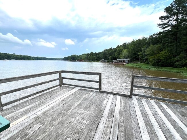 Building Photo - FULLY FURNISHED WITH ACCESS TO BEAUTIFUL L...