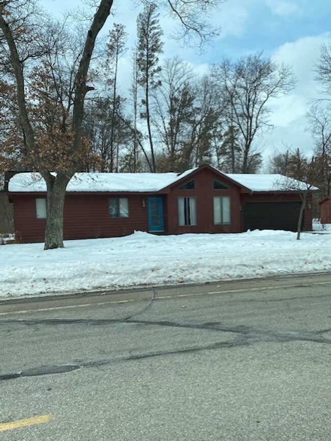 Building Photo - 4 Bedrooms, 2 Bathrooms Single Family Home in Baxter, MN 2 car garage, on a large corner lot