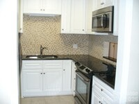 Building Photo - 241 Country Club Dr NE