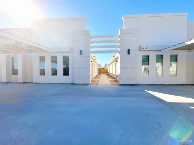 Primary Photo - 15 Starr St