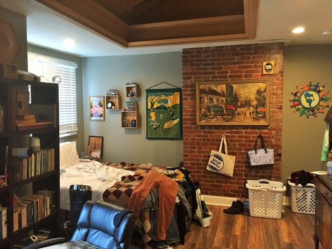 Building Photo - 6329-6331 Bartlett