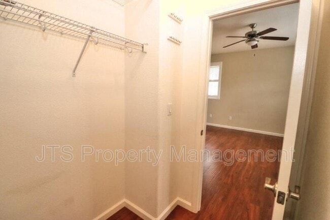 Building Photo - 217 Barnhill Dr