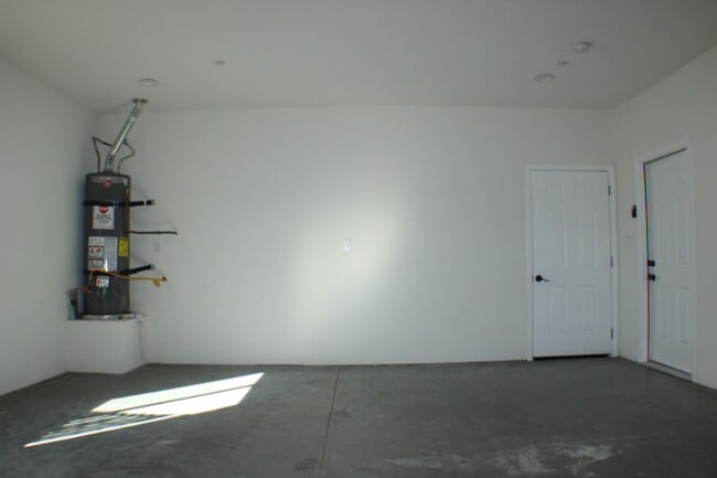 Building Photo - 7820 Bay Ave