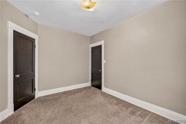 Building Photo - 41 Crestwood Ave