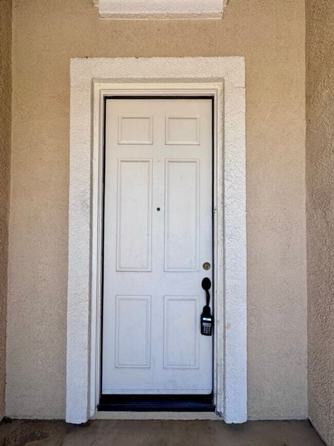 Building Photo - Murrieta Home with 6 Bedrooms plus a Bonus...