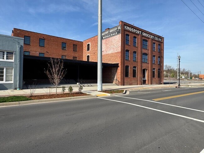 Building Photo - 600 E Main St