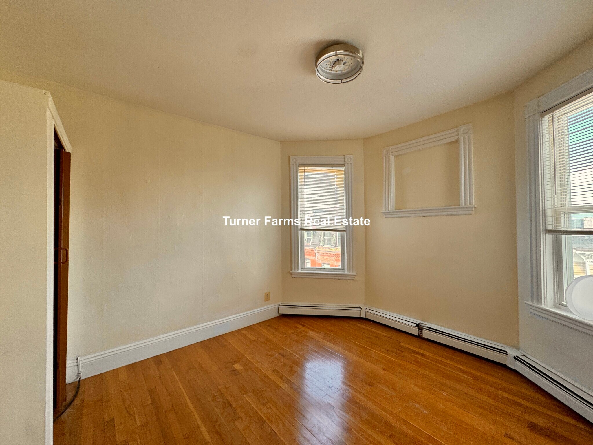 Building Photo - 144 Hillside St