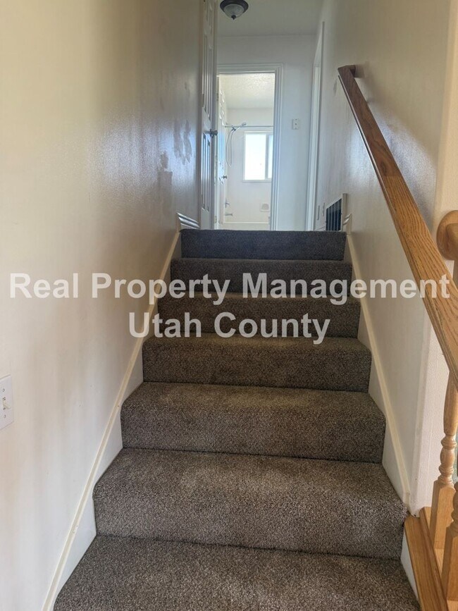 Building Photo - Large Home in Lehi!