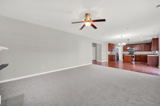 Building Photo - Stunning 6 Bed 3.5 Bath Home in Davidson!
