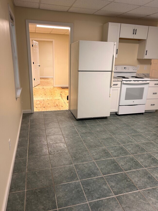 Building Photo - 2002 Fairbrook Ln