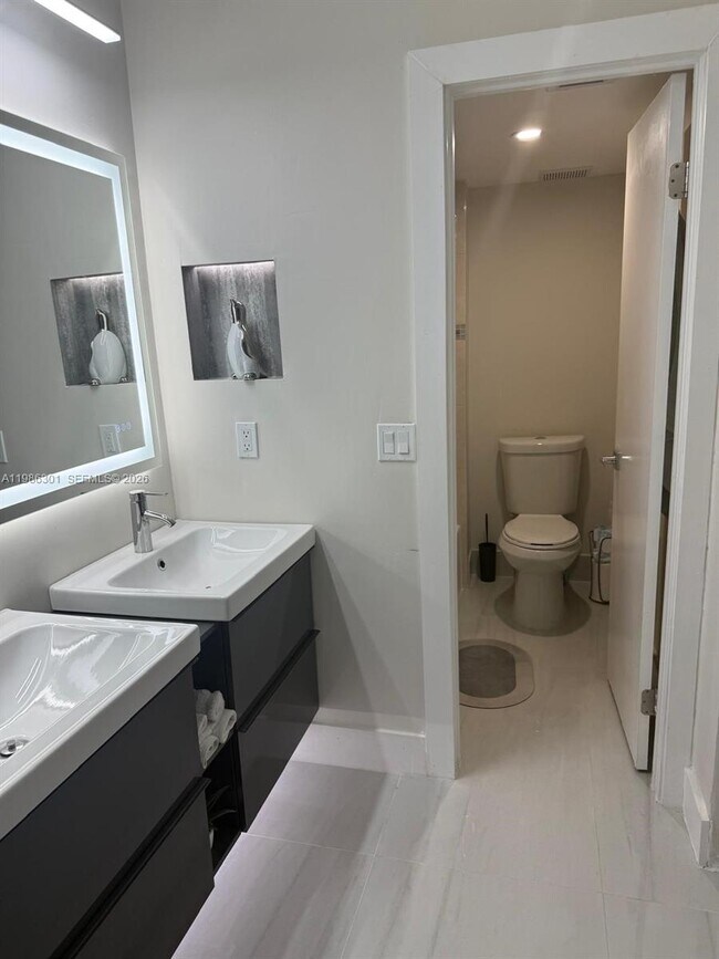 Building Photo - 436 Lakeview Dr