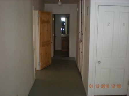Building Photo - 3 Bedroom, 1 Bath Apartment for Rent - Clo...