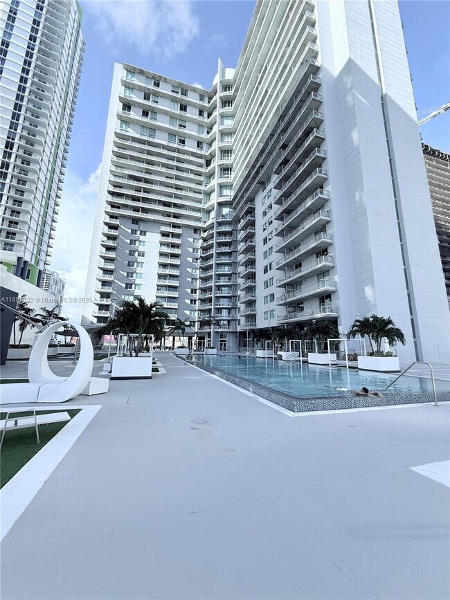 Building Photo - 690 SW 1st Ct